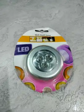 Lampu LED tempel