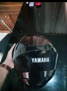 Helm Bawaan Yamaha