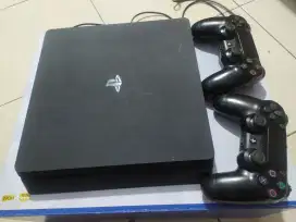 PS4 Slim kondisi bagus