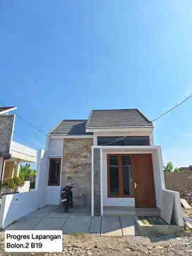 RUMAH MODERN SOLO 1 LANTAI 200 METER DARI JALAN RAYA COLOMADU