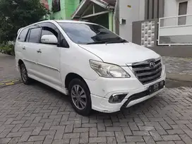 DP 30 JT TOYOTA INNOVA 2.0 V LUXURY ( BENSIN ) MATIC / AT 2015 #2015