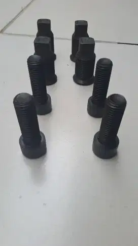 Baut  Roda kendaraan