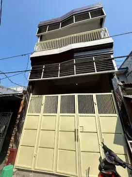 RUMAH 2 LANTAI SURABAYA UTARA