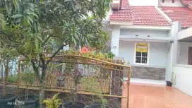 Dijual 1 unit rumah siap huni(1 1/2 Lt) di Perumahan Bumi Adipura