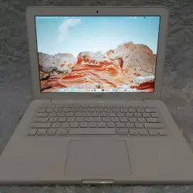 Macbook Unibody 2010 Core2Duo Ram 4GB SSD 256GB Geforce 320M Mulus