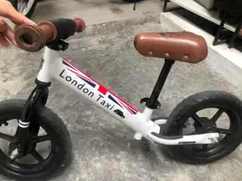 London taxi balance bike