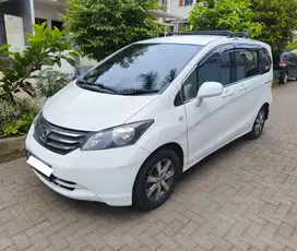 Honda Freed PSD E AT 2009 CBU Terawat Pemakaian Pribadi