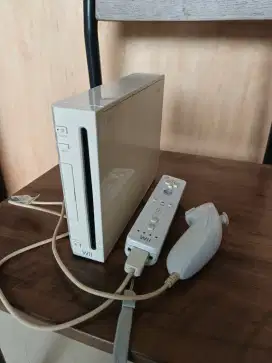 Nintendo Wii warna putih asia