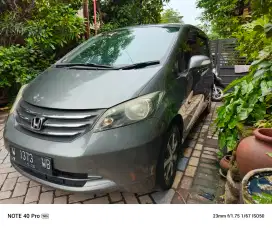 Honda Freed 2011 Abu-abu Metallic AT