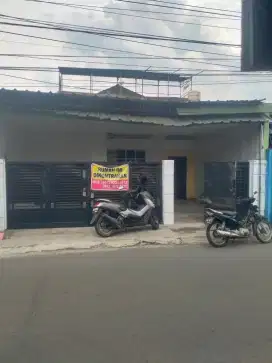 DISEWAKAN RUMAH DI TENGAH KOTA