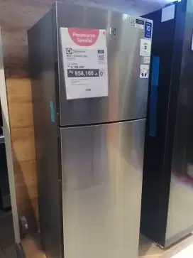 Kredit Electrolux kulkas 2 pintu 256L