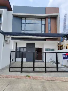 RUMAH BARU MEWAH MODERN SIAP HUNI DI KOMPLEK SETRADUTA BANDUNG