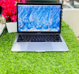 Macbook Pro 2017 Four Thunderbolt  Core i5 3,1 GHz DC/NK