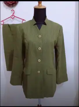 Setelan blazer wanita hijau