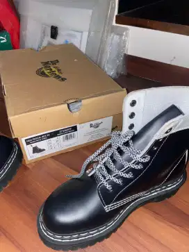 Dr. Martens 1460 Pascal Boots