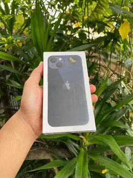 Iphone 13 128gb warna hitam garansi resmi indonesia 1 tahun