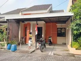 rumah modern minimalis bersih siap huni diculster dekat ke UNS