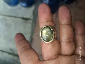 Natural black star safir.