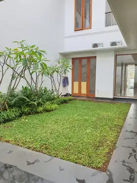 RUMAH BARU MEWAH LINGKUNGAN ELIT STRATEGIS DI PONDOK INDAH