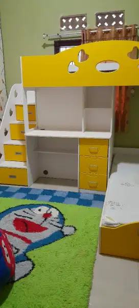 Tempat tidur anak