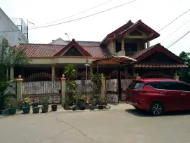 Rumah dengan kusen kayu ambon anti rayap