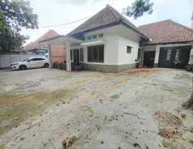 SEWA Rumah Estetik Ex Resto, Luas Strategis di Jl. Pajajaran, Bandung