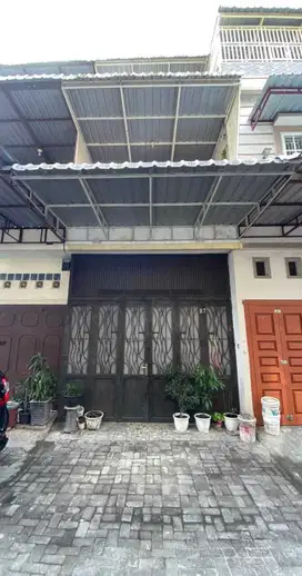 Dijual Rumah 3 Lantai Strategis dan Siap Huni di Kota Medan