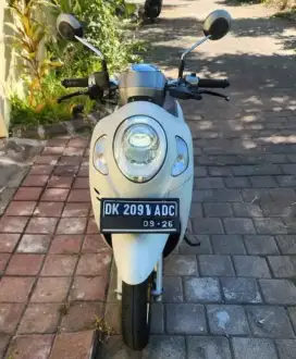 Scoopy Prestige 2021 putih