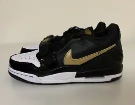 Sepatu nike air jordan legacy low black gold