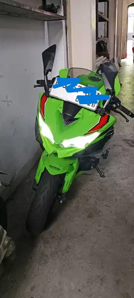 Kawasaki ZX25R Hijau, KM 600 Pajak Bulan 9/2025 Body Mulus