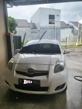 Yaris Matic warna putih tahun 2011 type J