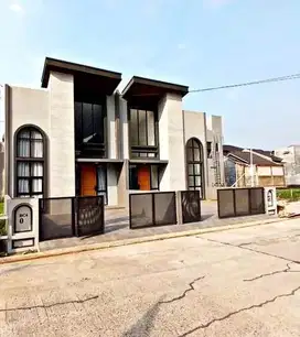 rumah mewah high ceiling dekat grand wisata, tol & stasiun kereta