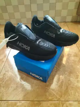 Sepatu Olahraga Running Badminton HOKA ONE