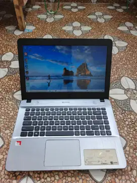 Laptop Asus seribaru Amd A4-9125 ram 4gb ddr4 siap pake ktk mnus(Nego)