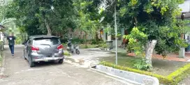 Jual Cepat Murah, Rumah Luas di Kampung Colomadu