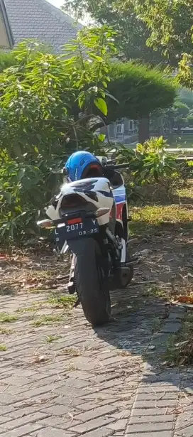 CBR 150 K45 Cbr tahun 2015 warna putih motor