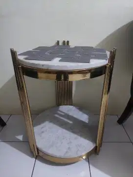 Meja marmer bulat