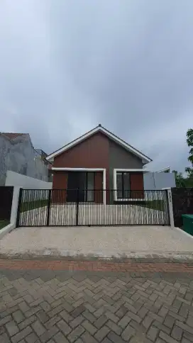 Dijual rumah HOOK halaman luas Greenland Tidar