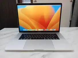 MacBook Pro RETINA 2017 15in Core i7 16GB 256GB Touchbar GAMING