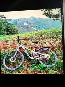 Sepeda gunung mtb  XT  3x11   Sesuai gambar merk Norco