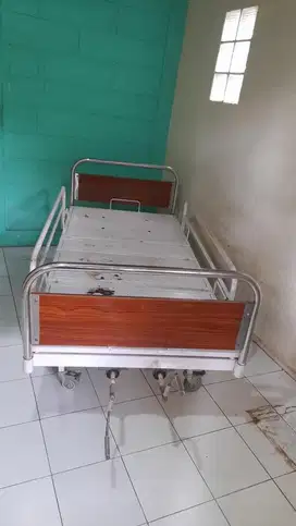 Tempat tidur orang sakit tanpa bed masih fungsi