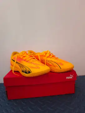 Sepatu futsal puma