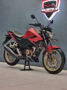 Perfect Condition!!Honda cb150r se 2018 red matte plat jatim-Mustika