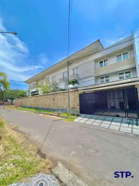 Dijual Rumah Mewah Raya Dharmahusada Komersial Area Surabaya Timur