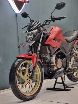 Perfect Condition!!Honda cb150r se 2018 red matte dp500rb-Mustika