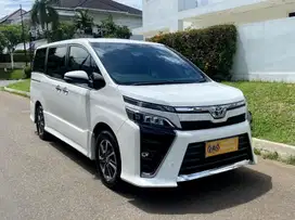 TOYOTA VOXY TAHUN 2018 WHITE ON BLACK