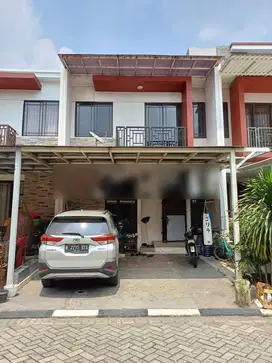 Rumah cantik 2 lt jual cepat di Greenlake Cipondoh Tangerang