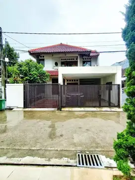 Rumah 2 lantai furnish dijual di jalan komplek Depkes Caman Jatibening