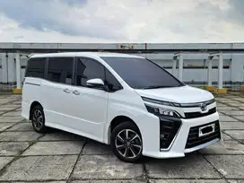 Toyota Voxy 2.0 2019 KM 54RB