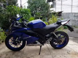 Yamaha R15 biru